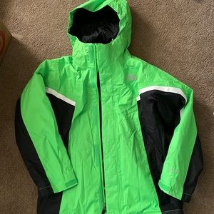 Boys The North Face winter coat. Like new condition.